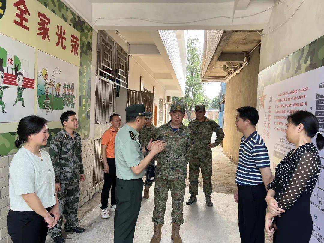 桂林市警备区到柘木镇检查考评基层武装部正规化建设