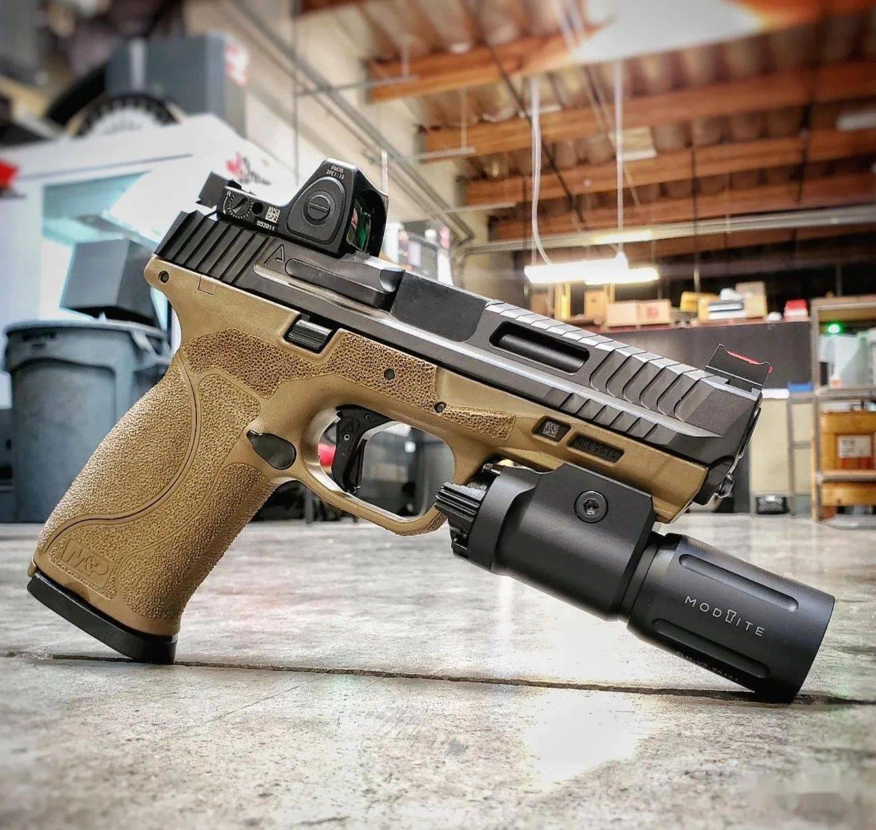 改装了agency arms公司配件的手枪美图