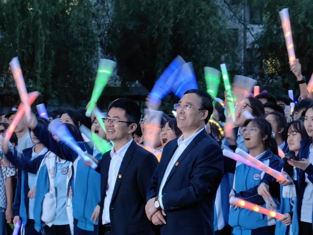 吉林松花江中学高中部2023届高三毕业典礼大雨中圆满结束_人生道路_在
