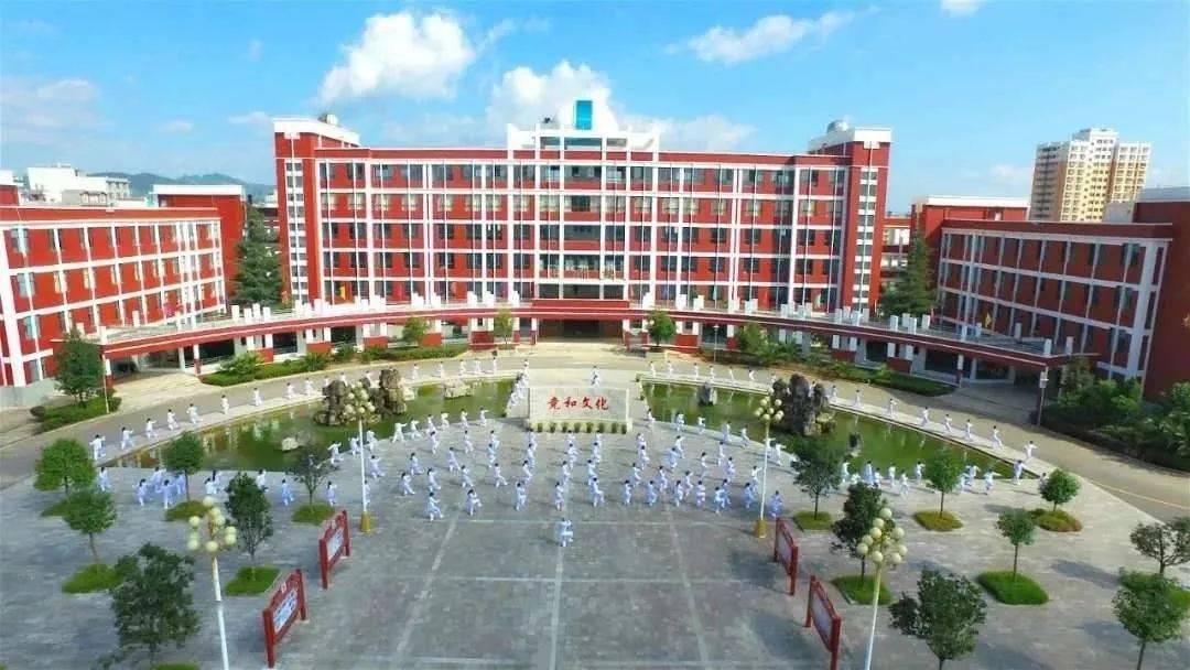 罗平县第 三中学,罗平平高学校分别设于罗平县第一中学据悉,今年罗平