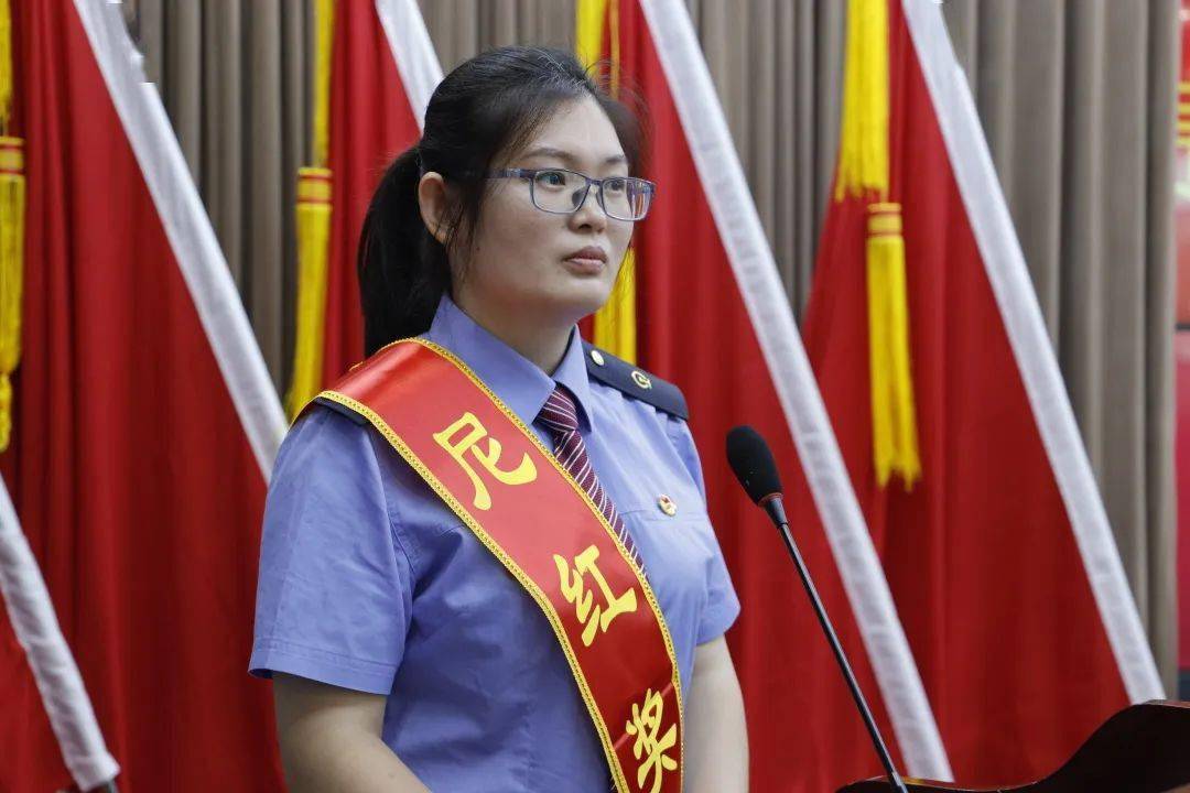 贵阳机务段团委组织开展先进青年典型宣讲活动,"尼红"奖章曹瑞娟和