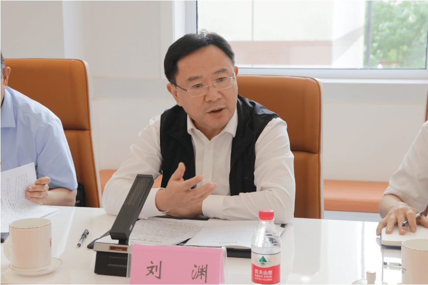 "刘渊肯定了山东省住房和城乡建设厅通过"我们支部圆桌会",搭建省,市