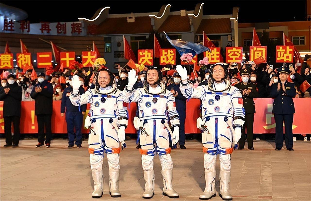 最励志航天员邓清明:备战25年,家乡父老终于看他"飞天"_空军部队_首批