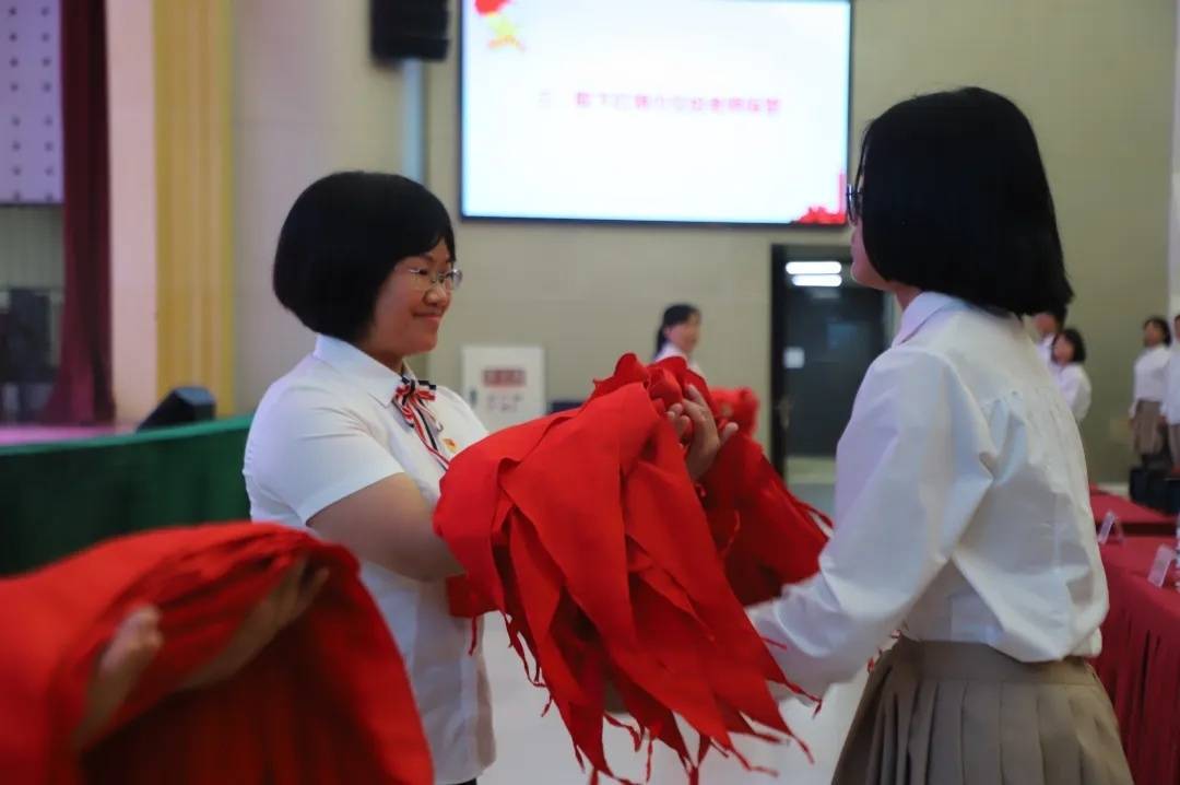 传承红色迈向青春 !泸县二中这场集中离队活动仪式感满满