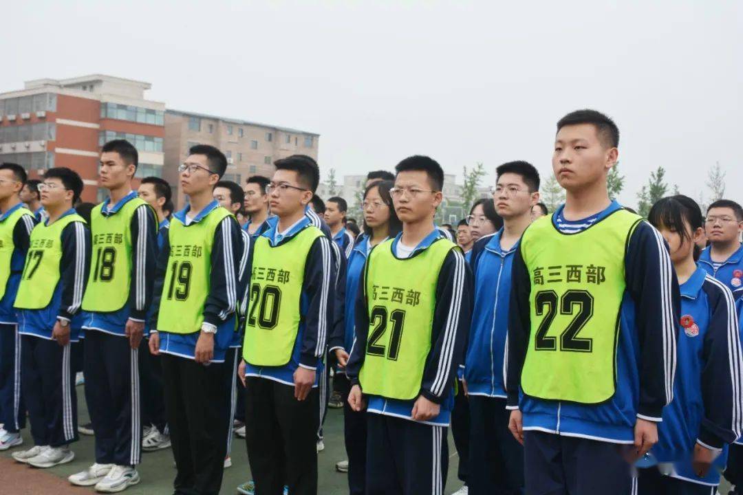 心所致·梦必达 | 海泉高中举行"高考必胜"主题升旗仪式_学子_高三