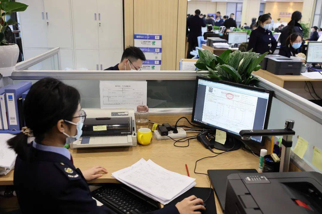 据重庆高新区税务局相关负责人介绍,存量房交易中通过采用"互联网