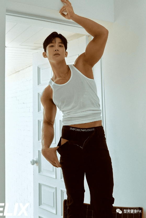 帅气的韩国肌肉男模