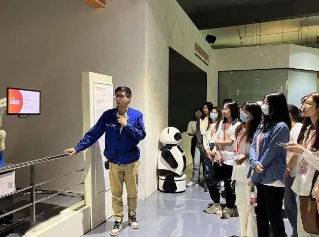 5月25日下午,我校参观团队来到了南京熊猫电子股份有限公司——我国