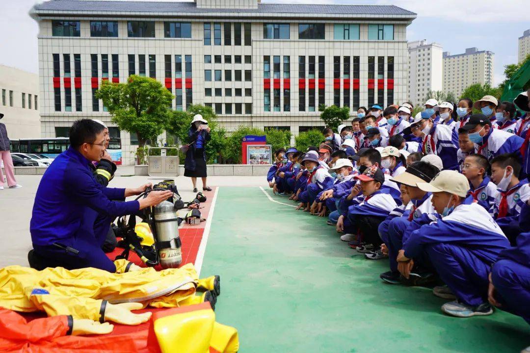 西宁城东消防邀请虎台中学开展红门开放活动_救援_灭火_消防车