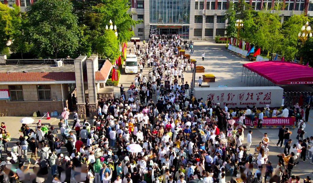 河南高考考场查询_考生家长迎接_濮阳市2023年高考结束