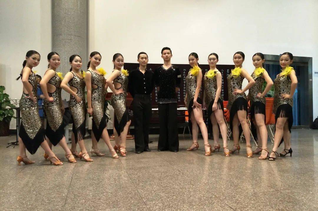 跳进七中|我有舞台,你有梦……_艺体_体育_成都七中