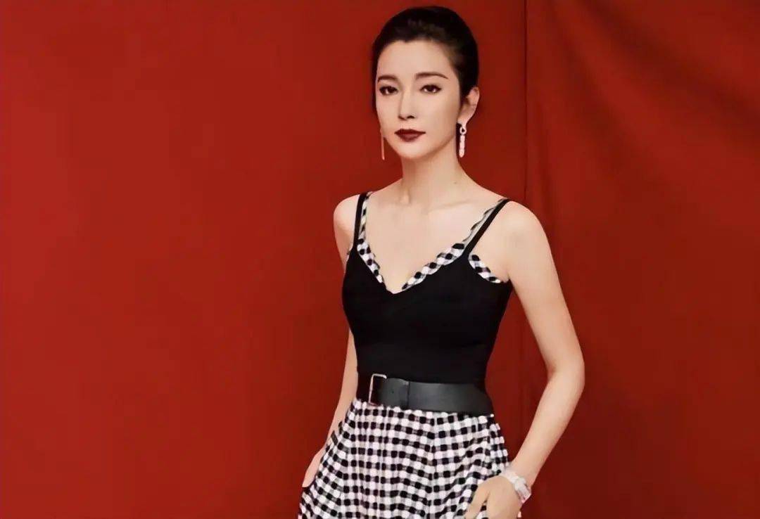 女人如何摆脱"沧桑感",看李冰冰的打扮就知道了,减龄又高级_年龄_状态