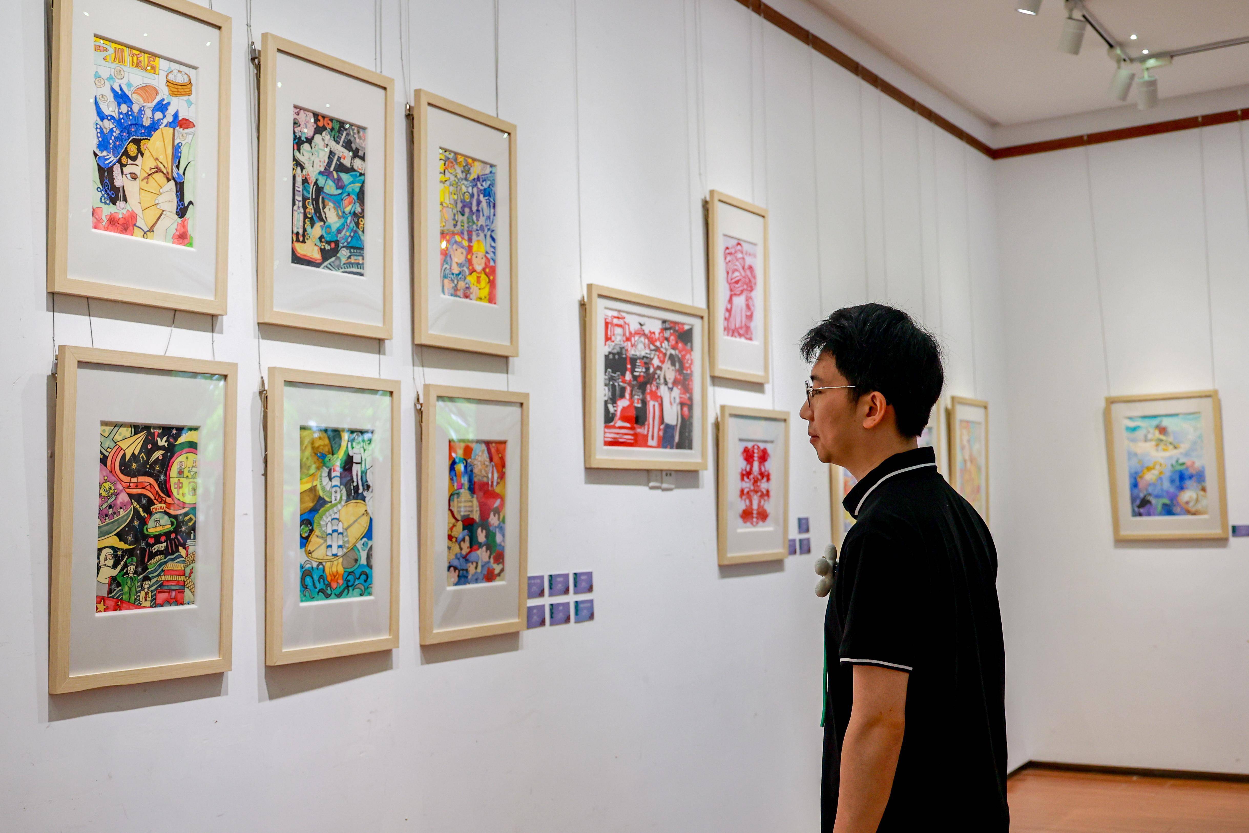 本次毕业画展主题为"与美对话",雅美小艺术家以其