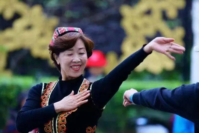 《中国国际标准舞cbdf拉丁舞教师资格证》,《新疆维吾尔自治区体育