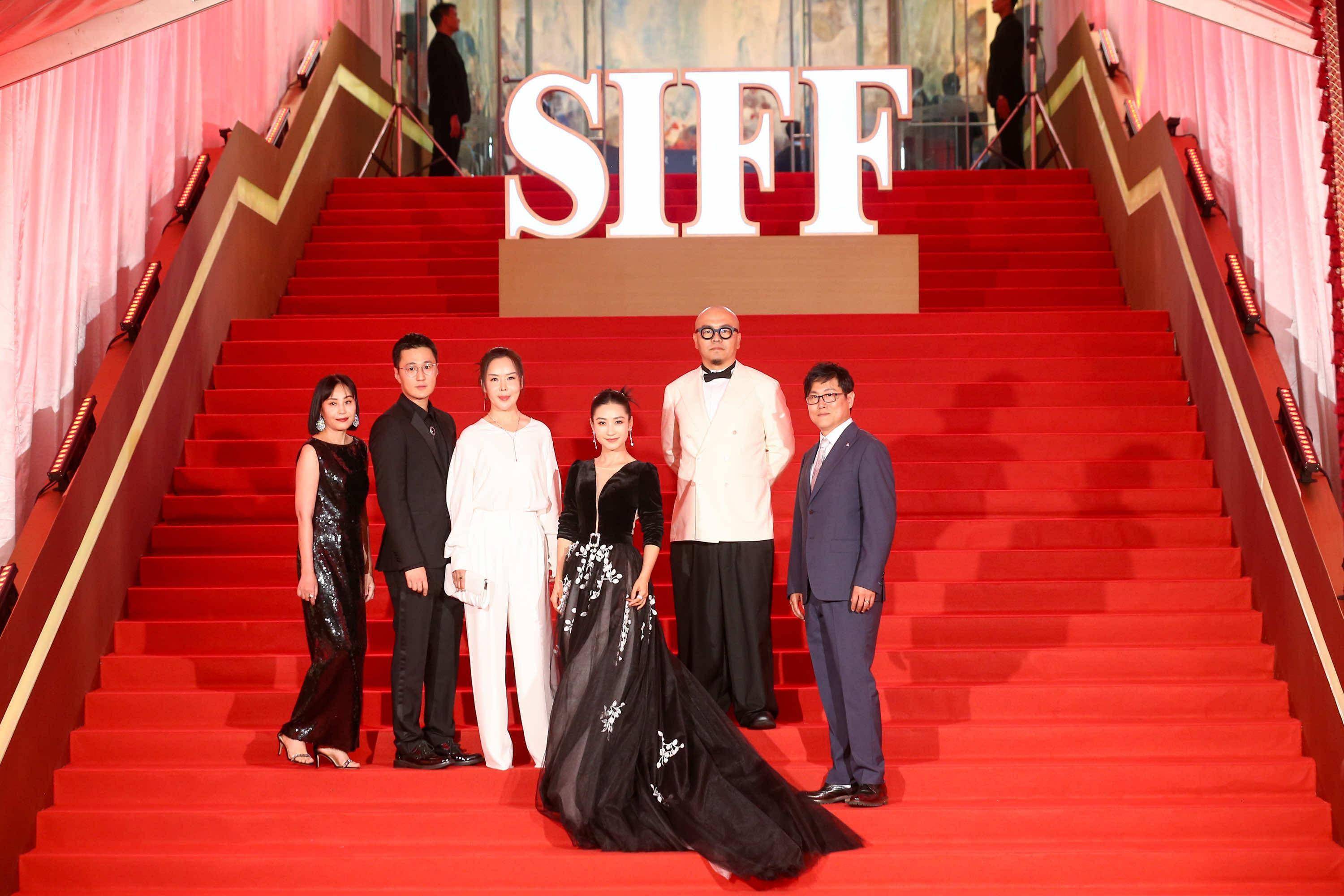 第二十五届上海电影节开幕,红毯现场明星璀璨
