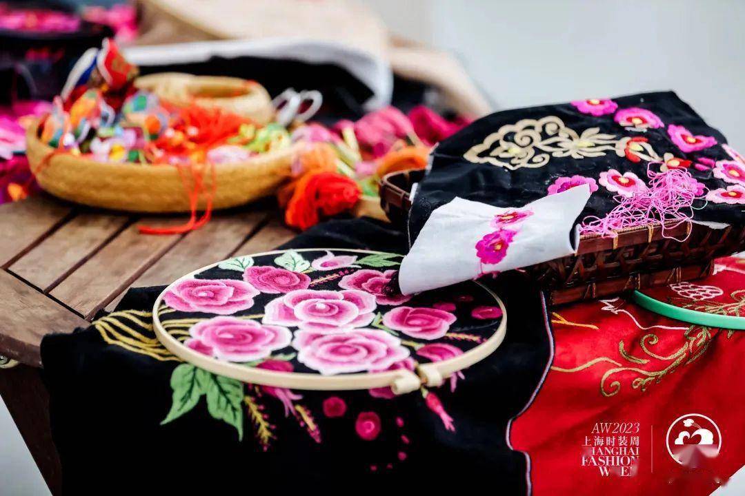 楚雄彝绣·秀出美好生活丨楚雄彝绣打造东西部协作"楚雄样板"_文化