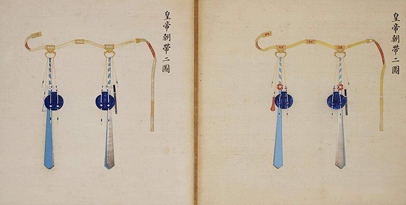 按照清代的制度,凡宗室子弟佩戴黄带子,觉罗则佩戴红