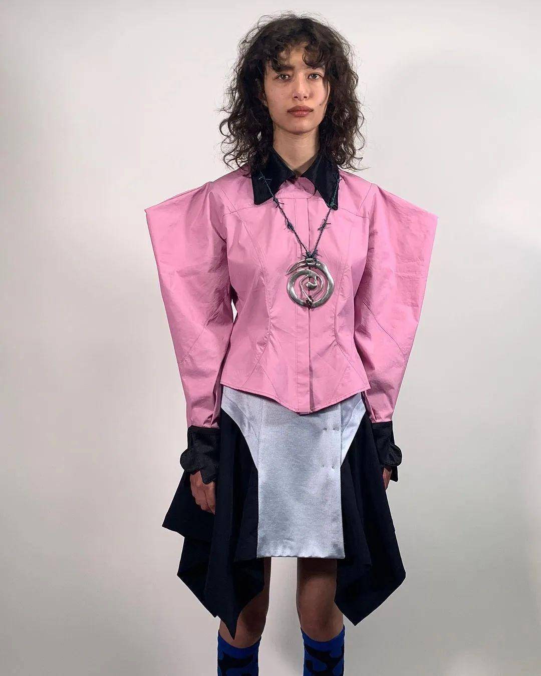 解构,拼接,编织,另类的工装美学,融合着街头风格演绎的kiko式视觉盛宴