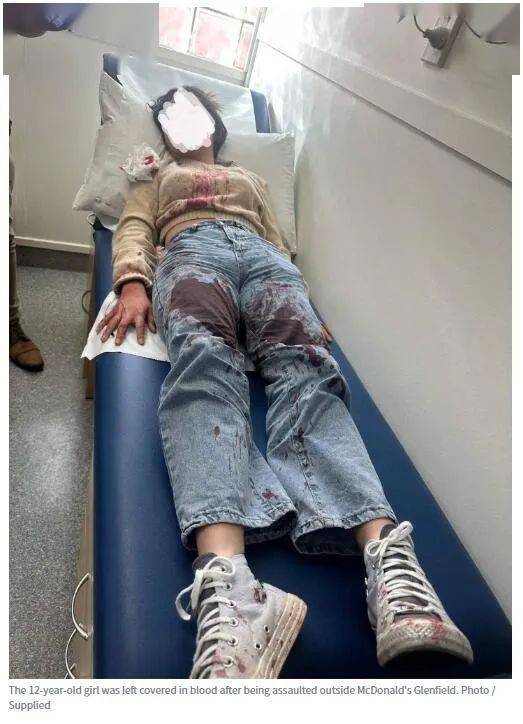 浑身是血!奥克兰12岁亚裔女孩遭当街殴打!施暴者也是两名女孩!