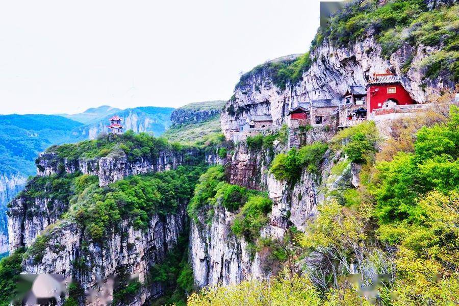 千米峭壁上的金灯寺_石窟_余尊_全国