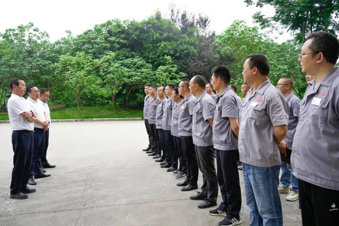 淮海控股集团董事长安继文,重庆宗申车辆董事长袁理,集团领导韩运镇