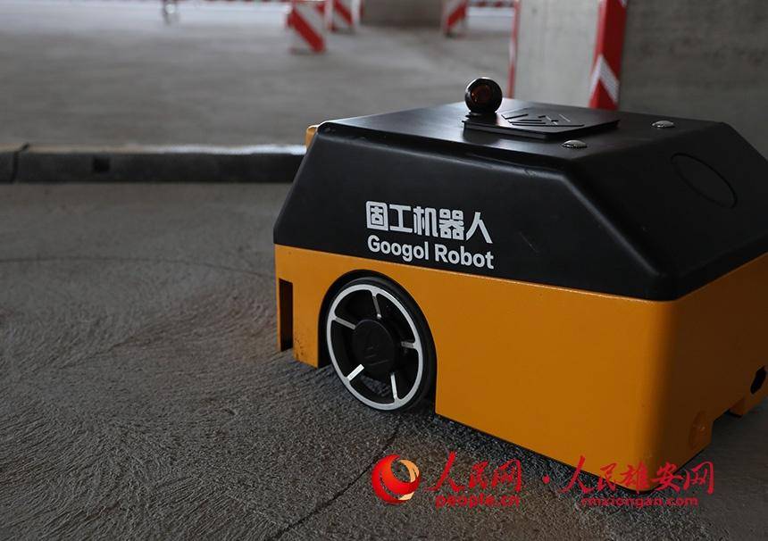 图为项目楼面放线作业机器人.