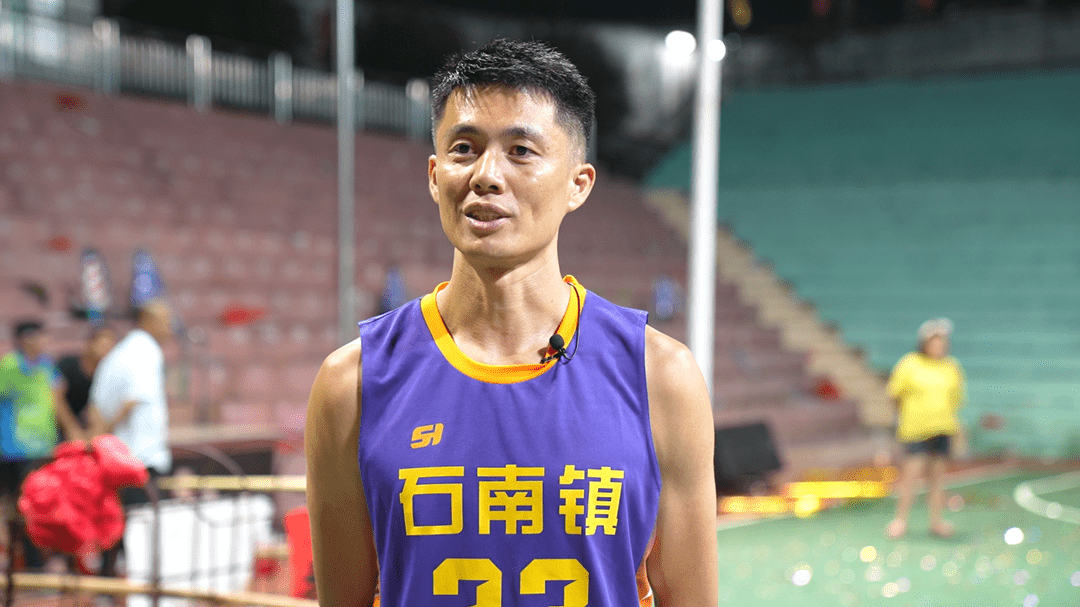 兴业县石南镇代表队球员,本土球员 尹俊:这个"村ba"的比赛,奖品是土鸡