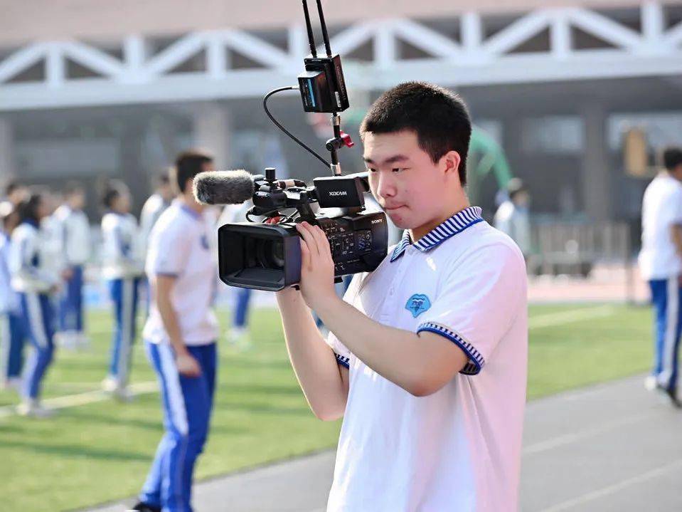 各类大型活动 掠影青春在这里飞扬梦想在这里起航成都七中主持人,学生