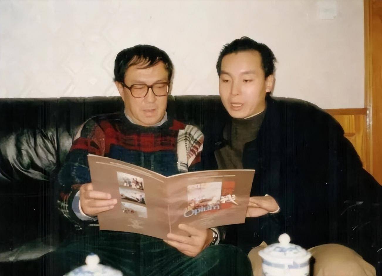 才初出茅庐,却也能破天荒地经常指挥他的御用摄影师卢俊福老师为我