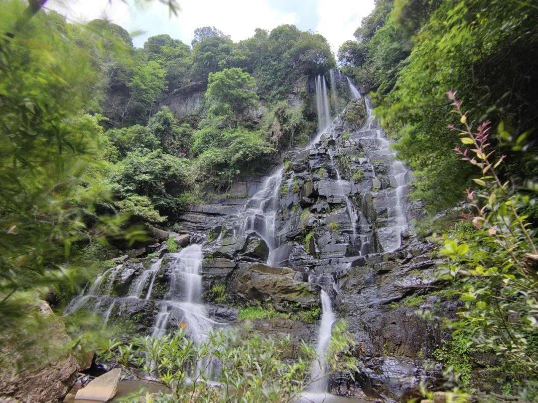 蒙山蒙山龙潭瀑布图片