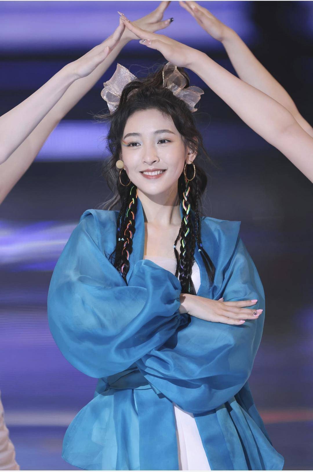 吴倩官宣退出《乘风2023》,原因终于搞清楚