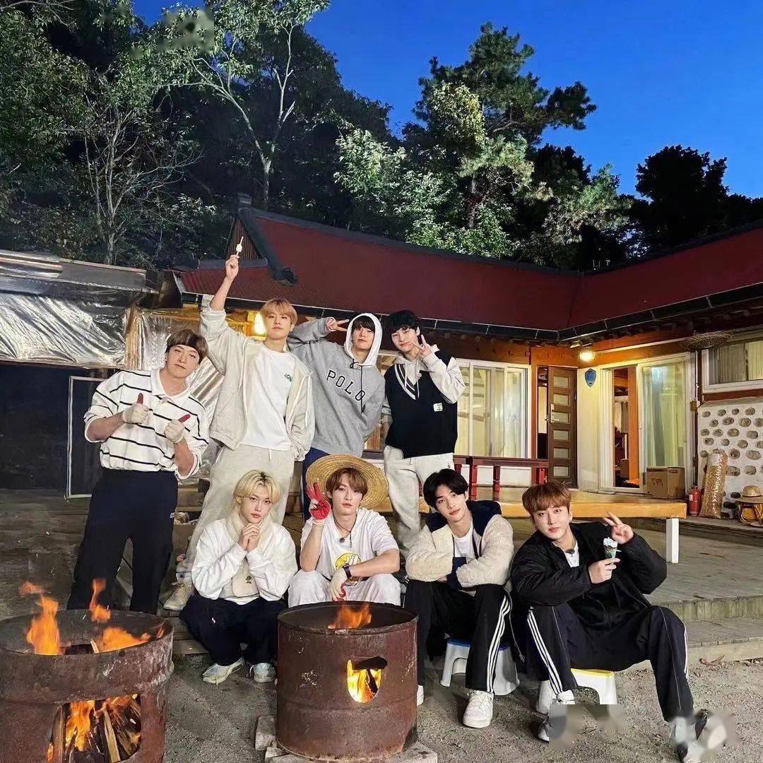 歌手Ren成功完成了个人出道舞台-​又一部狗血剧来袭！真是脑洞大开-宋仲基儿子出生，母子平安等_搜狐网