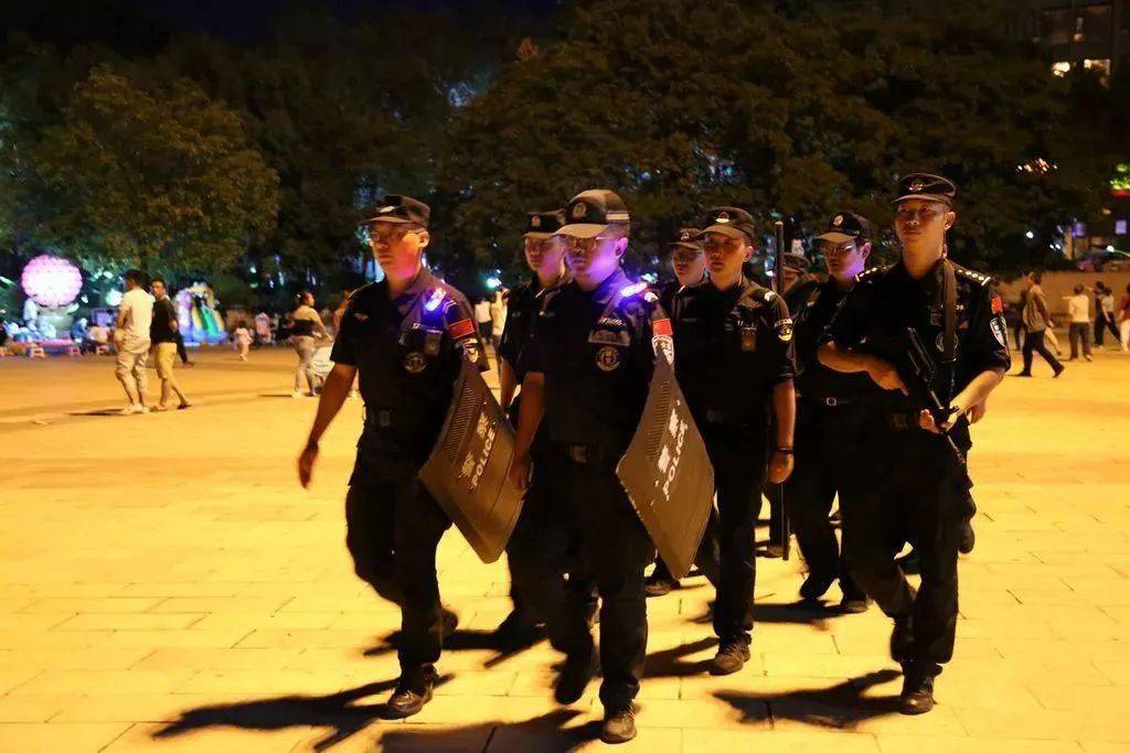 挤压违法空间围绕入夏后的社会治安特点,丽江公安坚持"更快破大案