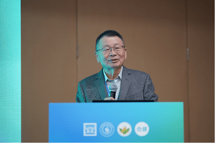 会上,中药雾化专委会主任委员叶祖光作表态发言,并对专委会成立后的