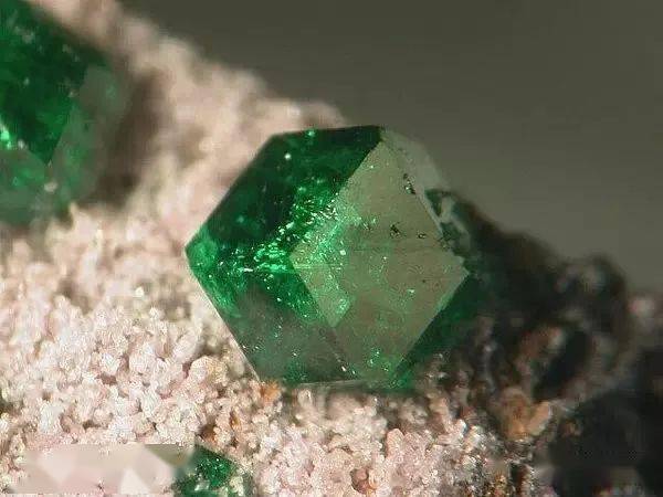 【石榴石】【碧玺】【托帕石】【坦桑石】【摩根石】【红色绿柱石】