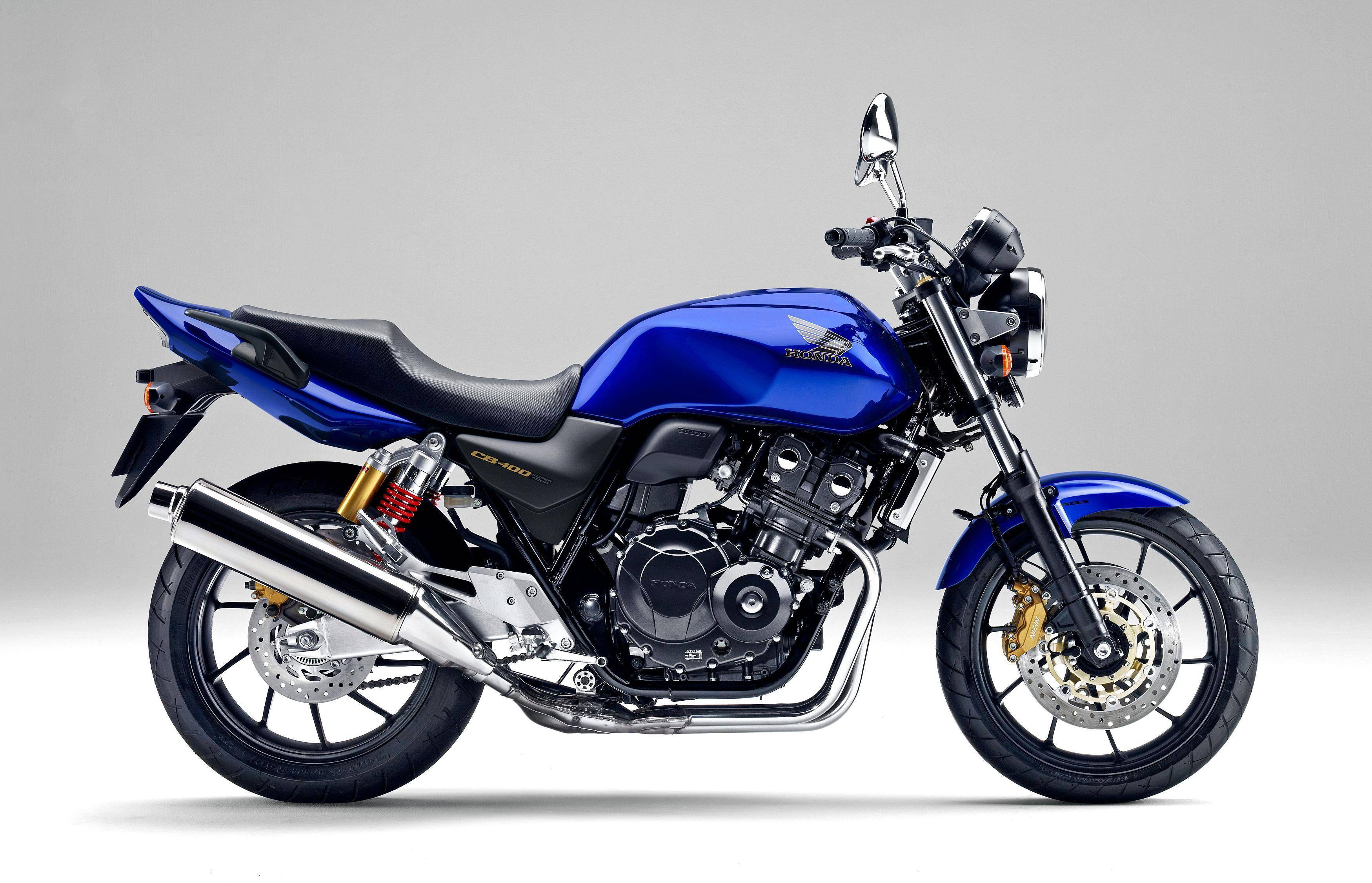 下面的图片,2015 - 2019 各个版本的 cb400 super four/cb400 super