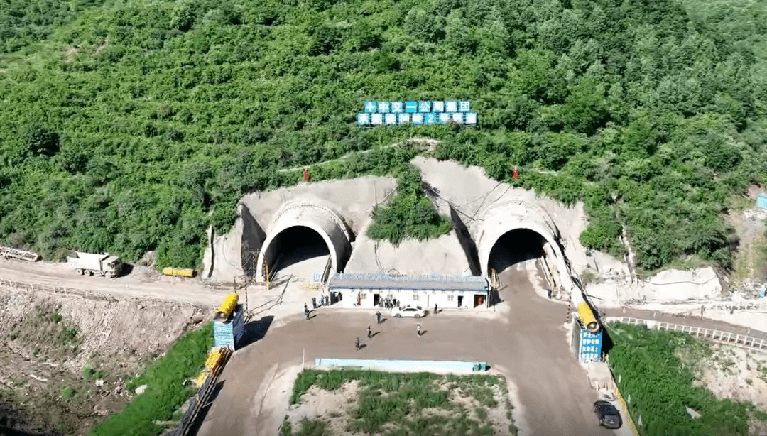 黎霍高速太岳山隧道图片