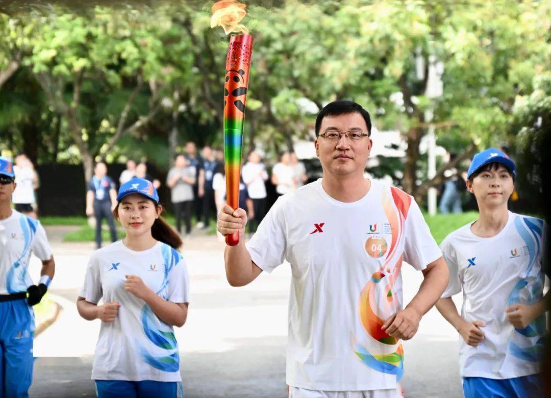 成都大運會火炬傳遞深圳站火炬手代表