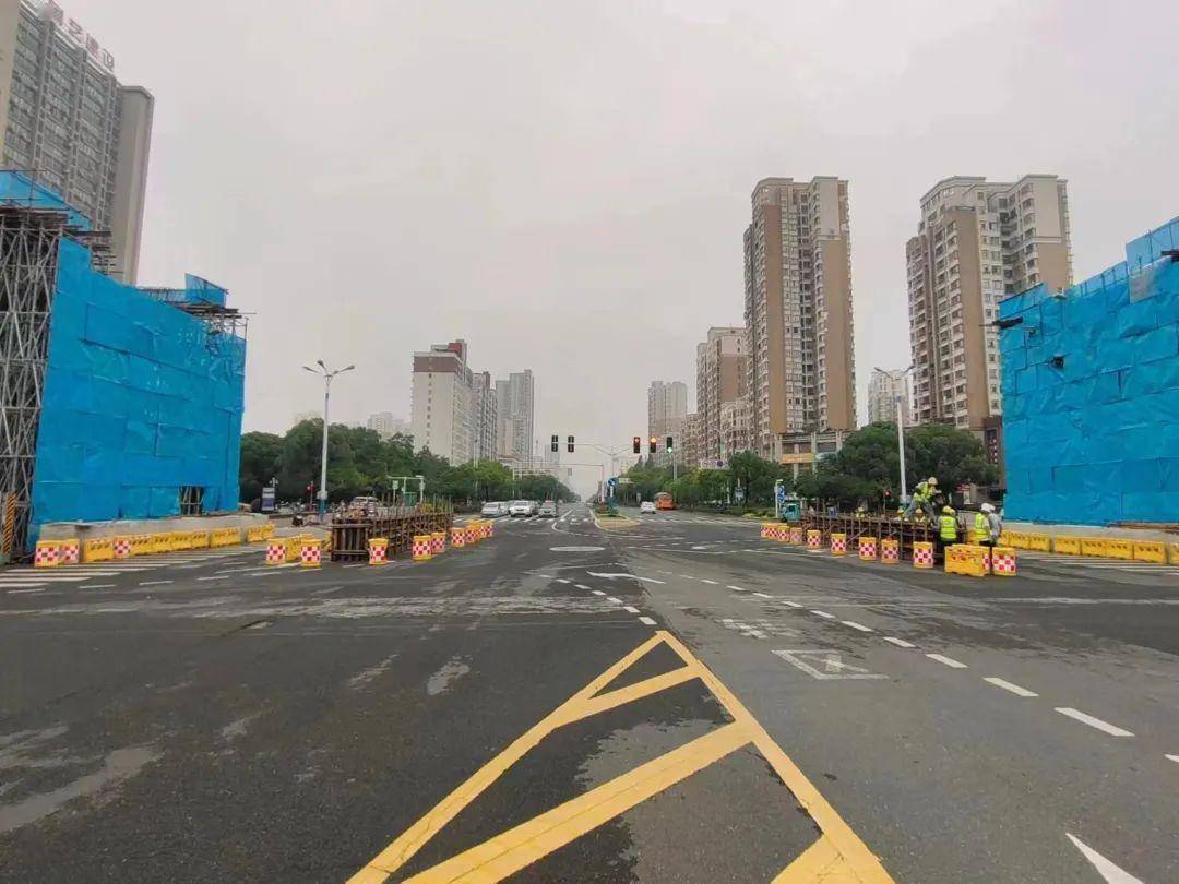 宁马城际铁路(马鞍山段)江东大道与雨山路交叉口开始条形支撑基础施工