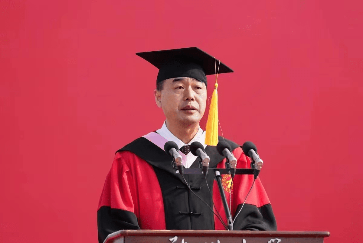 郑州大学隆重举行2023年毕业典礼暨学位授予仪式_毕业生_校友_学子