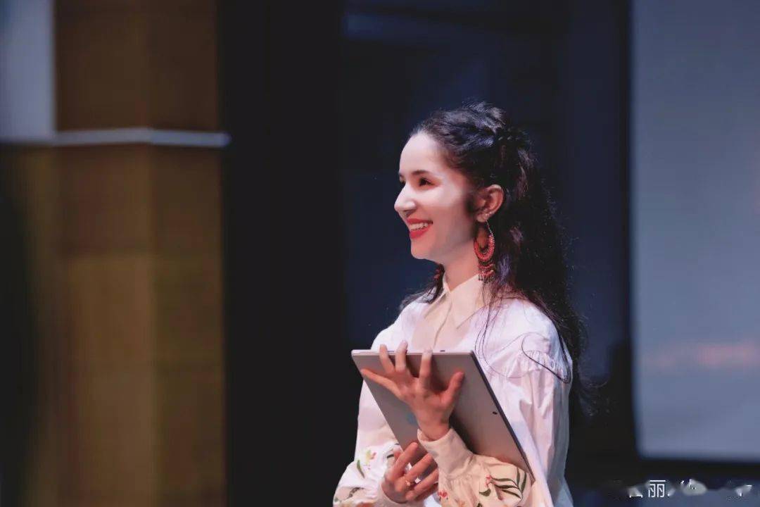 你好,古丽米娜·麦麦提_舞蹈_新疆_专业训练