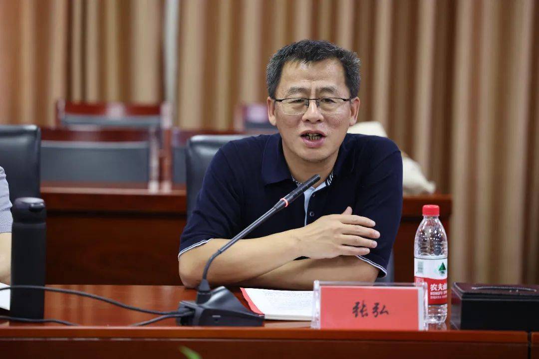 咸阳师范学院副校长张弘于右任书法学院院长王智杰张弘副校长在学术