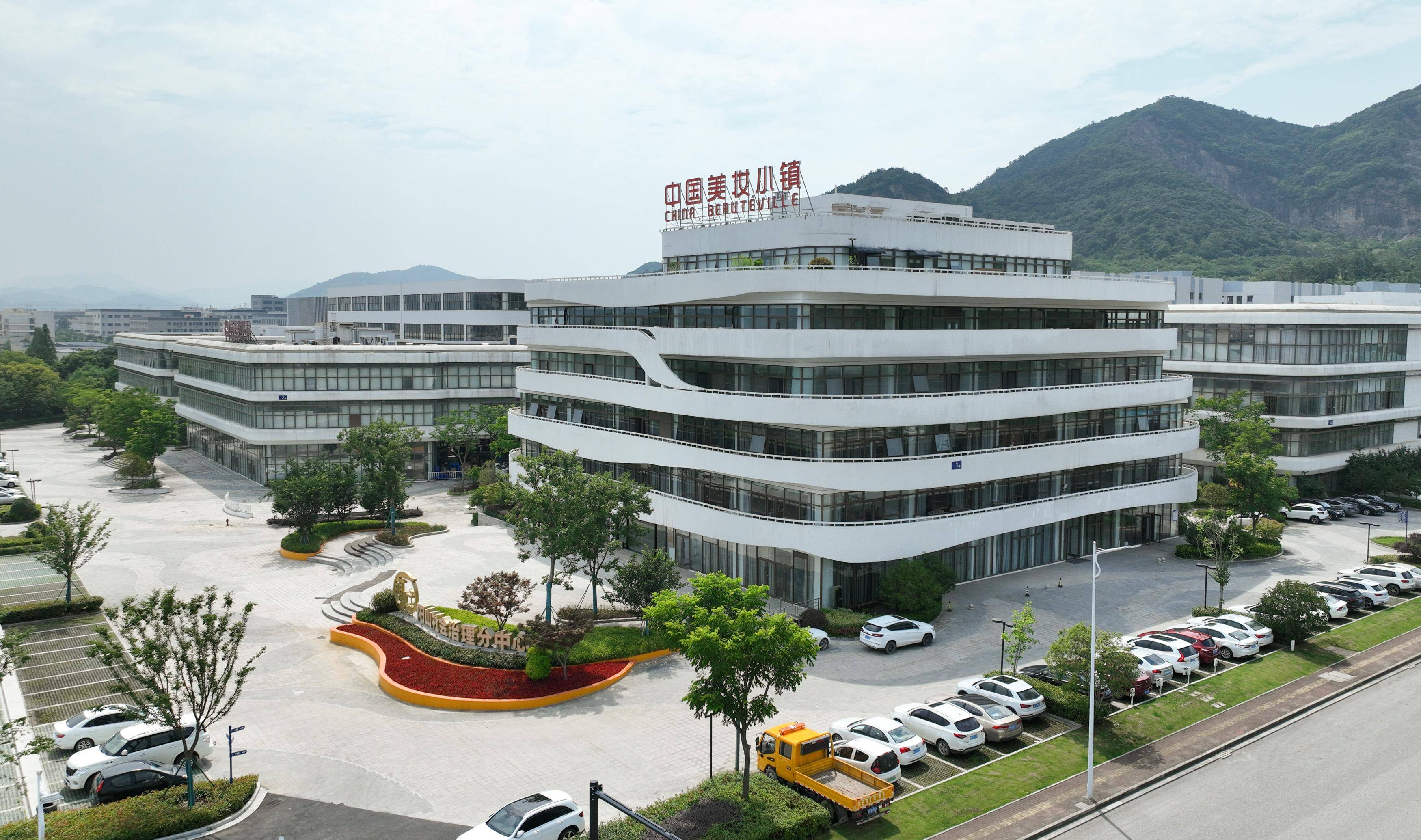 ("千万工程"调研行)浙江湖州:山区小镇的"美丽逆袭"_埭溪镇_新华社_翁