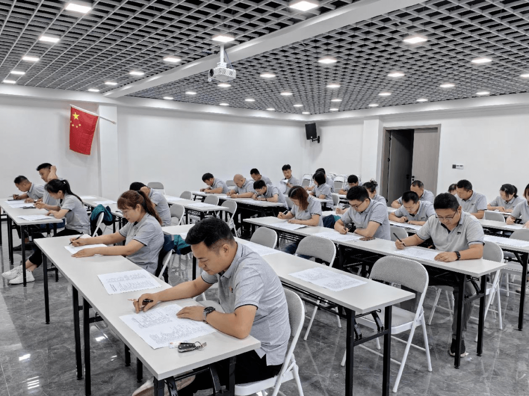 为35名机电一体化专业的工程技术人员开展职称专项评审服务
