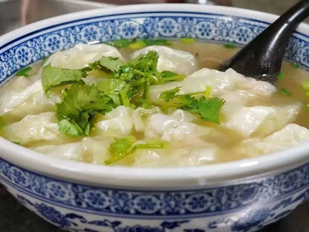 无锡小馄饨有人偏爱皮薄透亮的小馄饨在"皮薄汤清一星肉"的基础上
