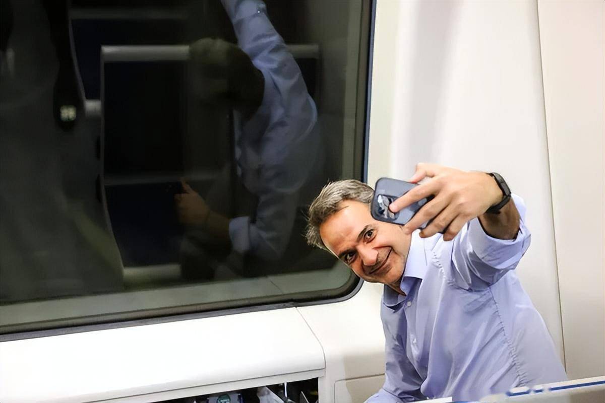 喜欢自拍的政客们_pool_法国_意大利