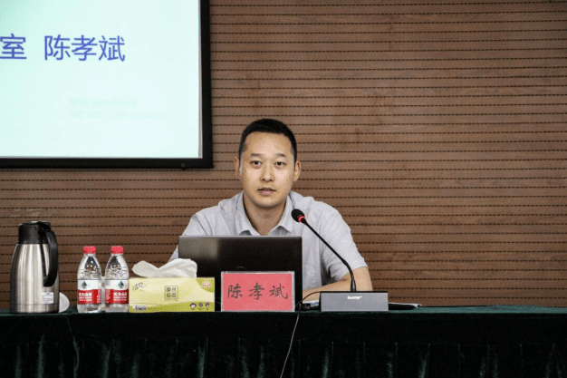 12345热线接处中心孙俊主任介绍了《镇江12345在线服务平台运行管理