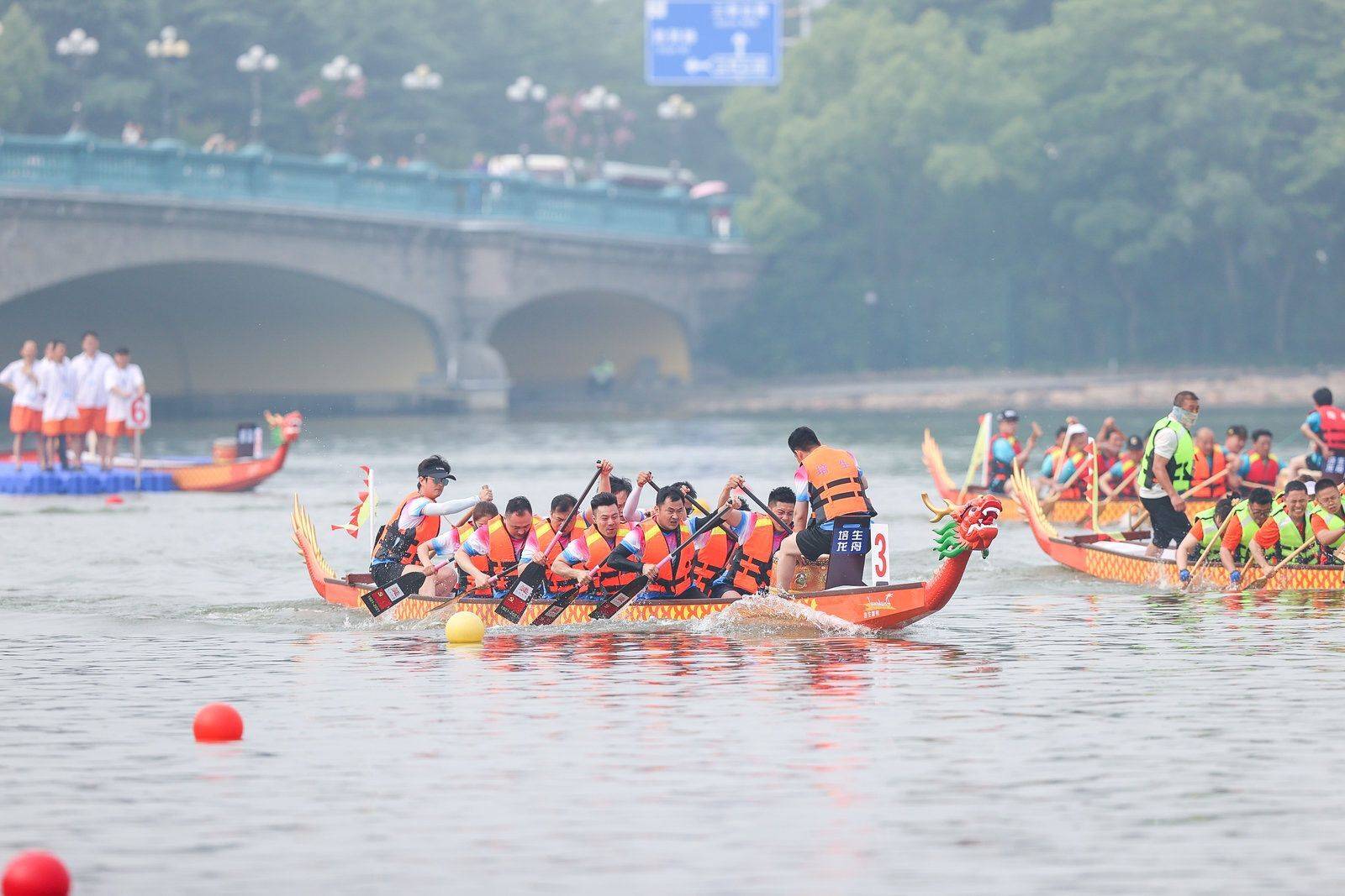 華亭湖上龍舟競渡迎端午_比賽_松江_海城市