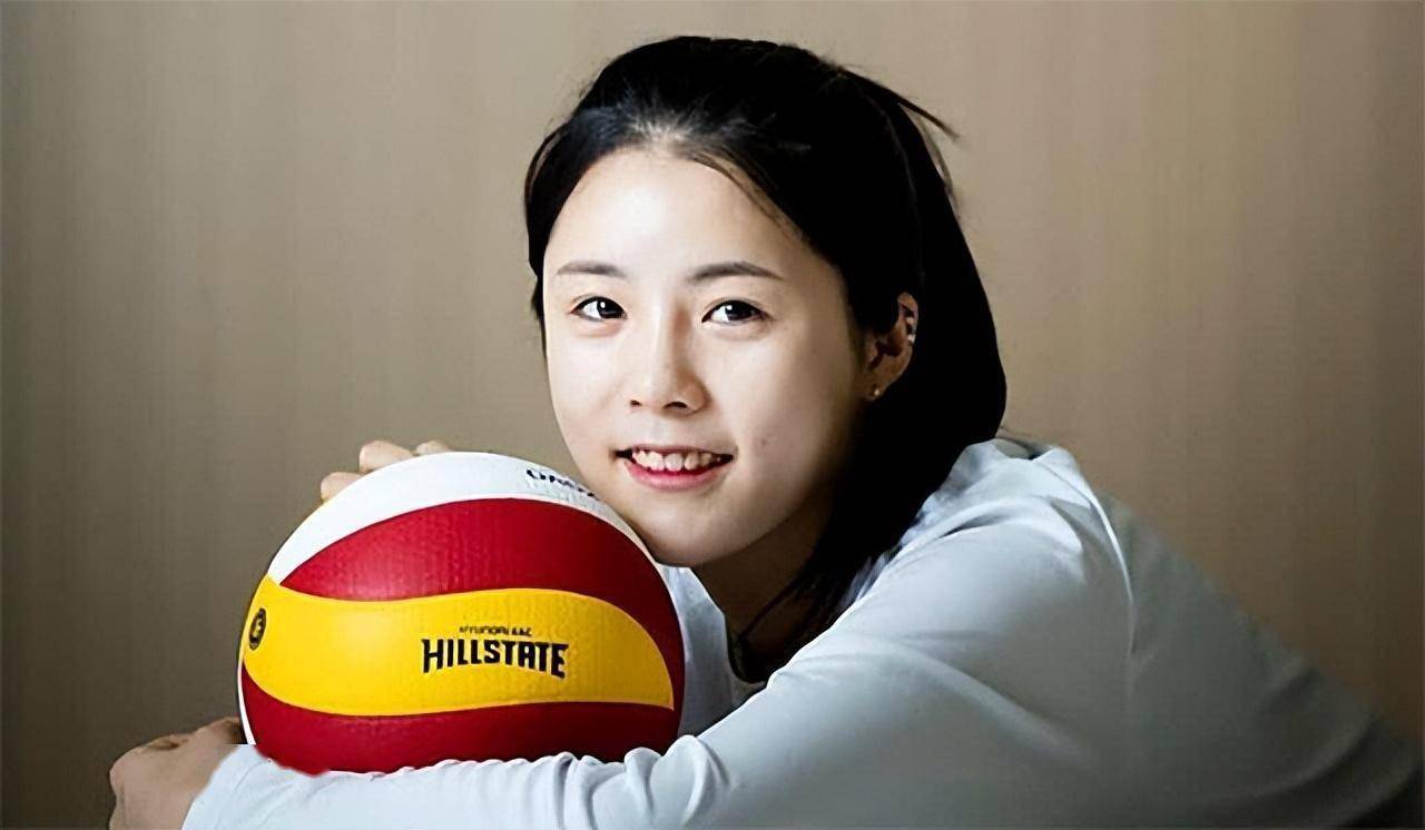 2021年,韩国排球女神李多英被曝:在校霸凌同学,隐婚家暴丈夫