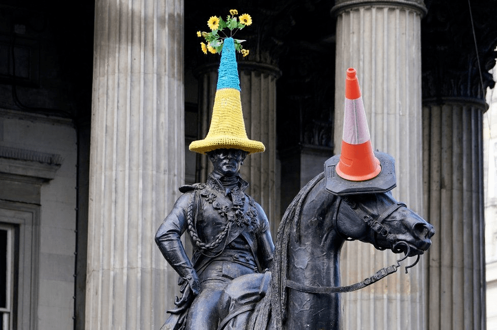 不是吧！格拉斯哥的地标，竟然是这个戴交通锥的惠灵顿公爵雕像？_杜克·_城市_成为了